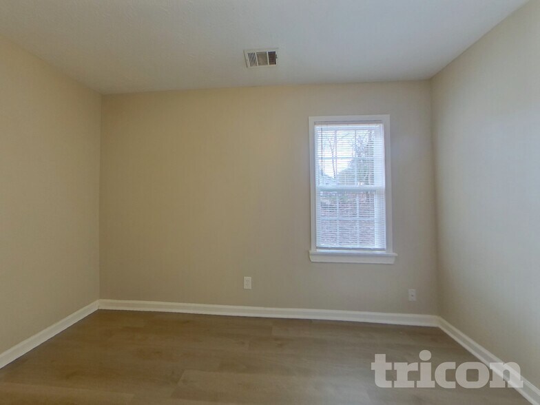 Building Photo - 4122 Autumn Lake Dr