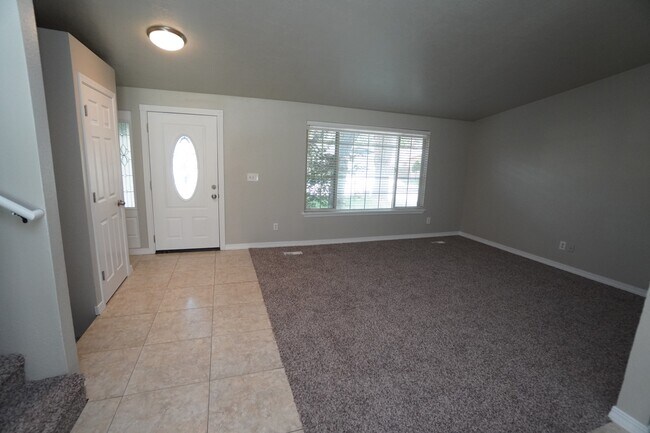 Building Photo - 698 Berwick Dr