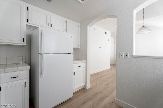 Building Photo - 356 Seine Way