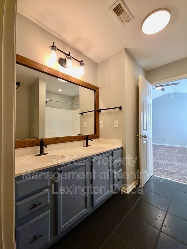 Building Photo - 2564 Rockaway Pl