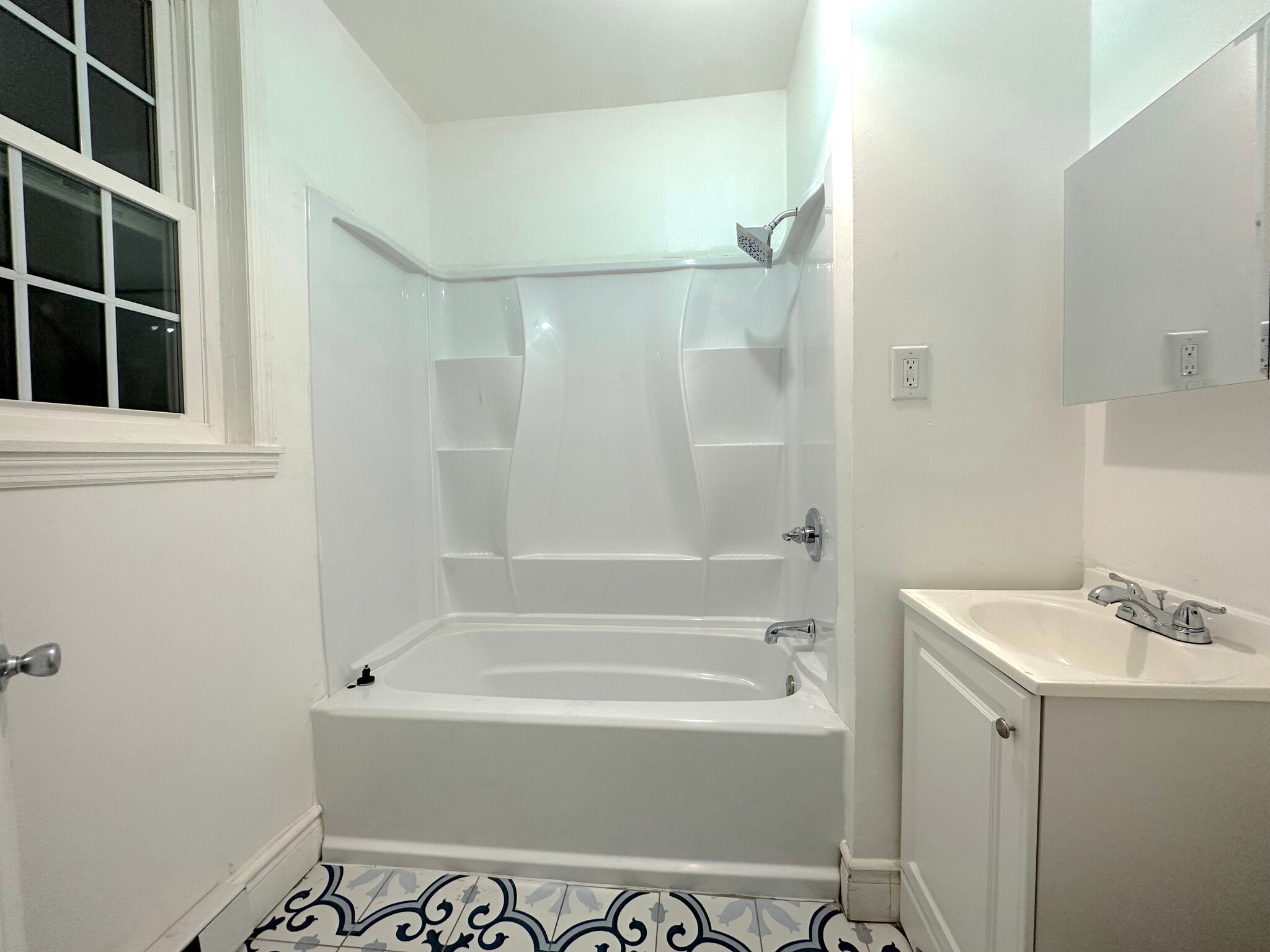 Building Photo - 58 Dubois St