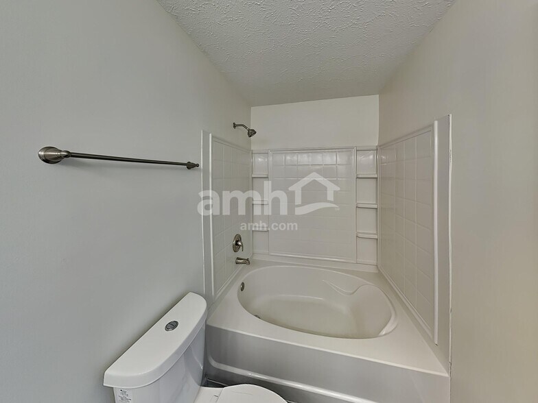 Building Photo - 1002 Daniel Ln