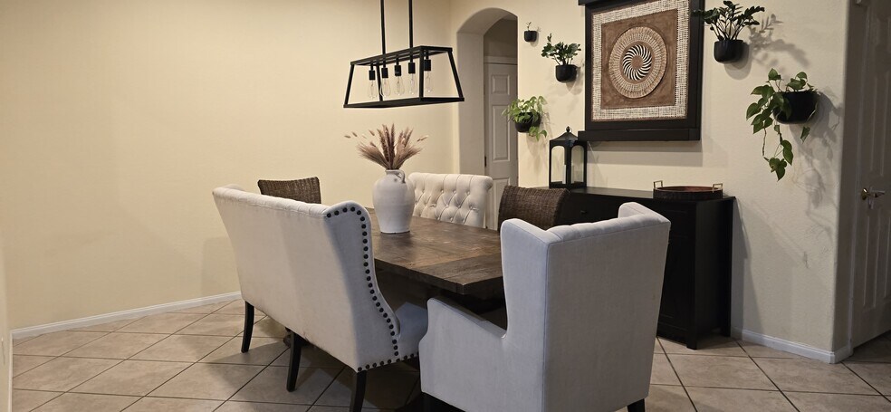 Building Photo - 395 Plaza Calimar