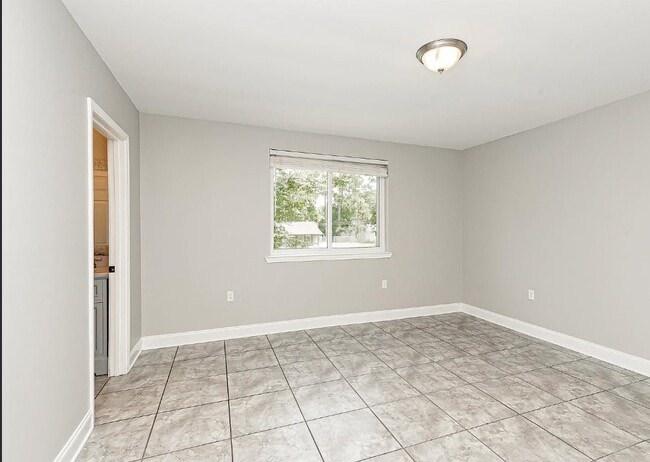Building Photo - 636 Castlewood St