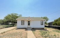 Building Photo - Cute 2bedroom 1 bathroom perfect for a truck driver