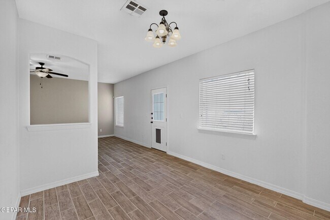 Building Photo - 14613 Sunny Land Ave