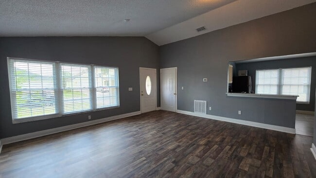 Building Photo - One Story Home in Royal Ridge, Davenport