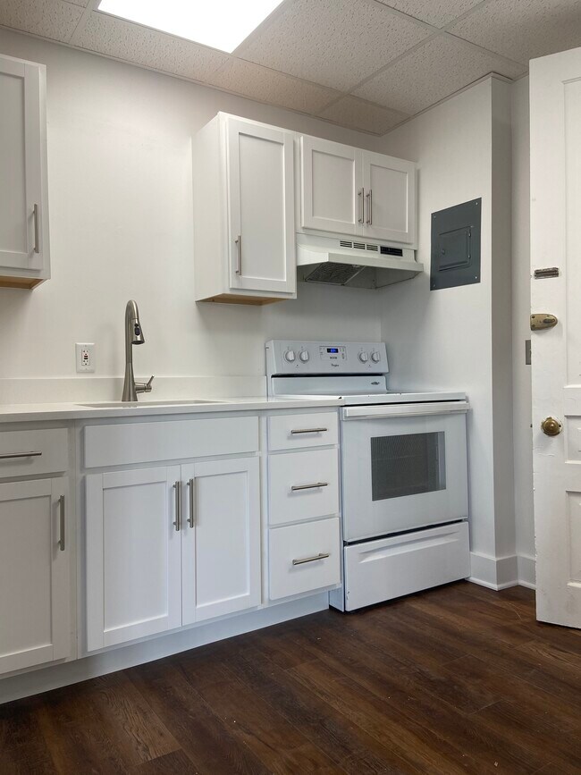 Kitchen - 28 Jefferson Ave SE