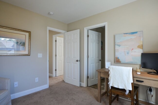 Building Photo - Beautiful 3 Bedroom Home in Everett's Creek Community