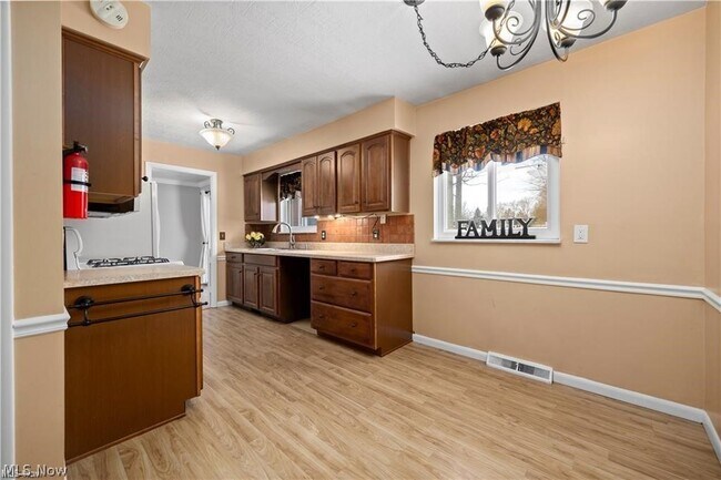 Building Photo - 4960 W Park Dr