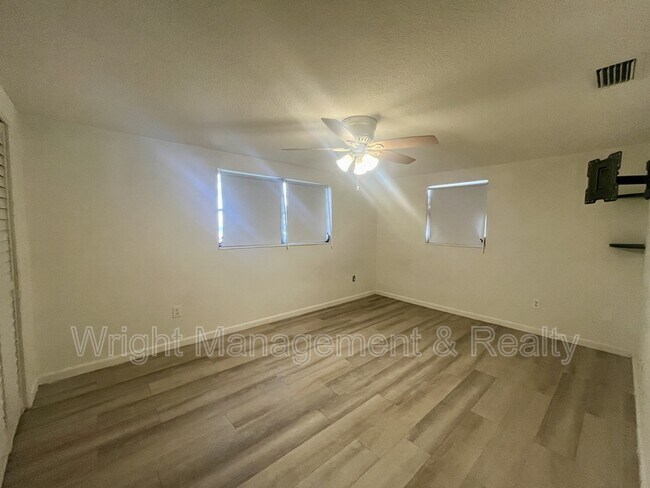 Building Photo - 3716 Cedarwood Dr