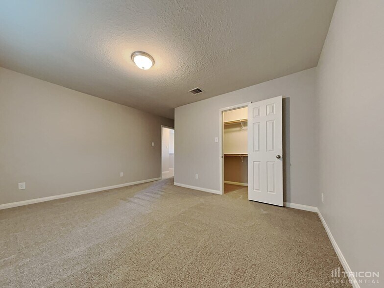 Building Photo - 30906 Sweetwater Cir
