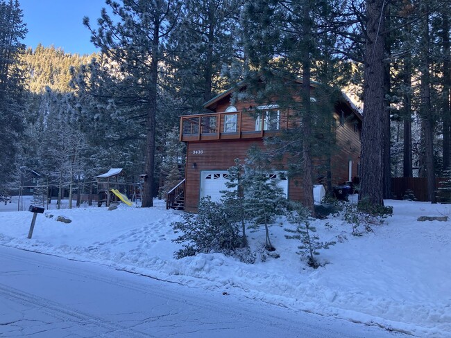 Building Photo - Upscale Mountain Home with Garage