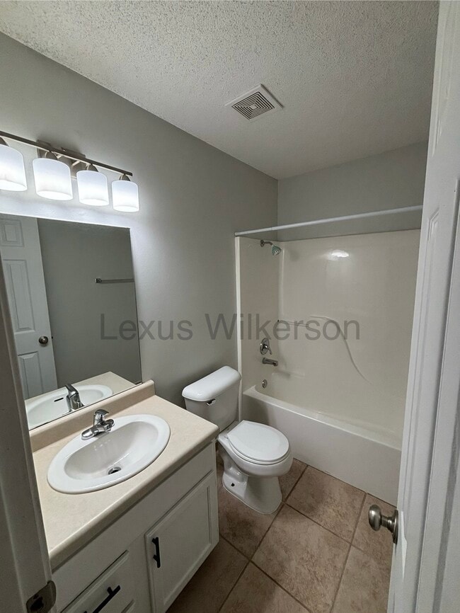 Building Photo - 3505 SW Victoria Pl