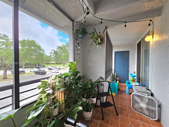 Building Photo - 841 Lyons Rd