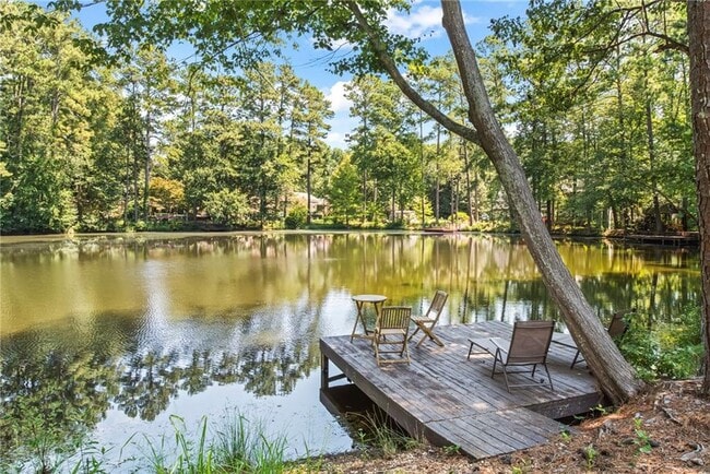 Building Photo - 3201 Lakeridge Dr SE