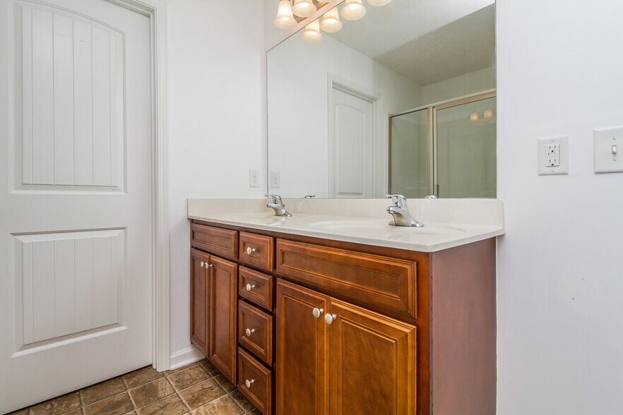 Building Photo - 1096 Shire Dr