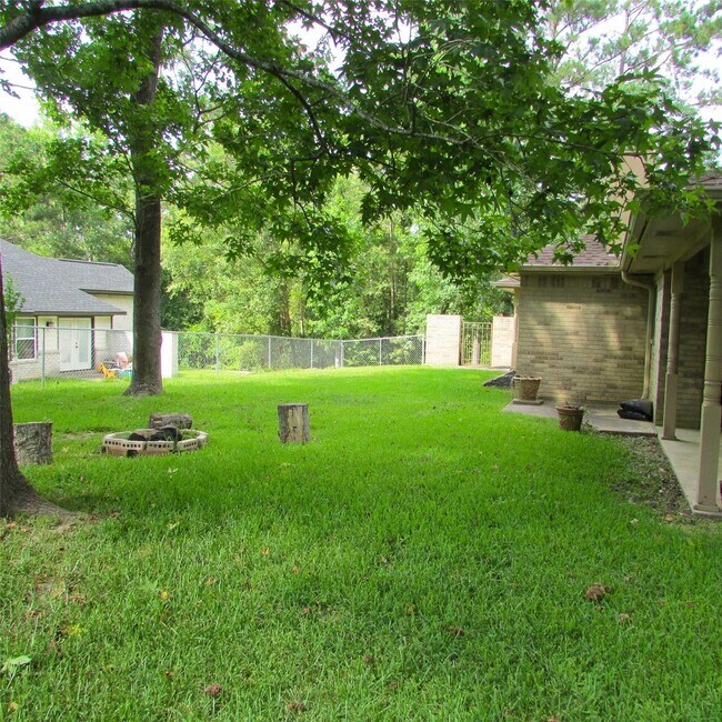Building Photo - 2232 Azalea Cir