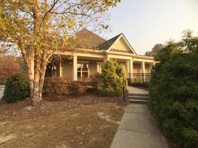 Building Photo - Modern 3BR Townhome - Swim/Tennis and More!