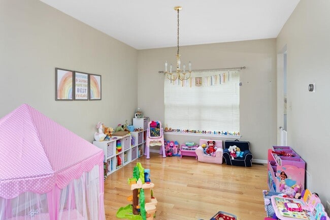 Building Photo - 38 Larkspur Dr