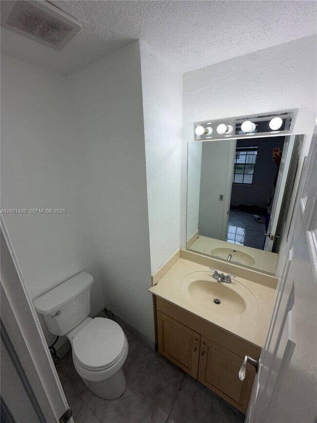 Building Photo - 7431 Tam Oshanter Blvd