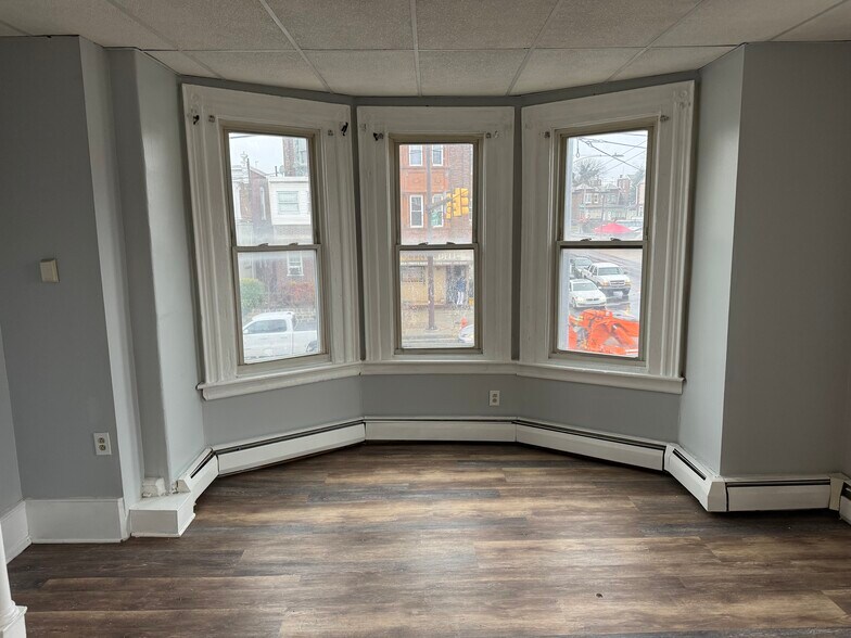 Building Photo - 559 N 63rd St