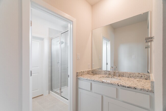 Building Photo - 11 Mariposa Wds Dr