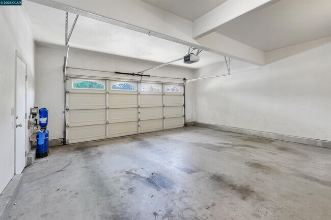 Building Photo - 1858 3rd St