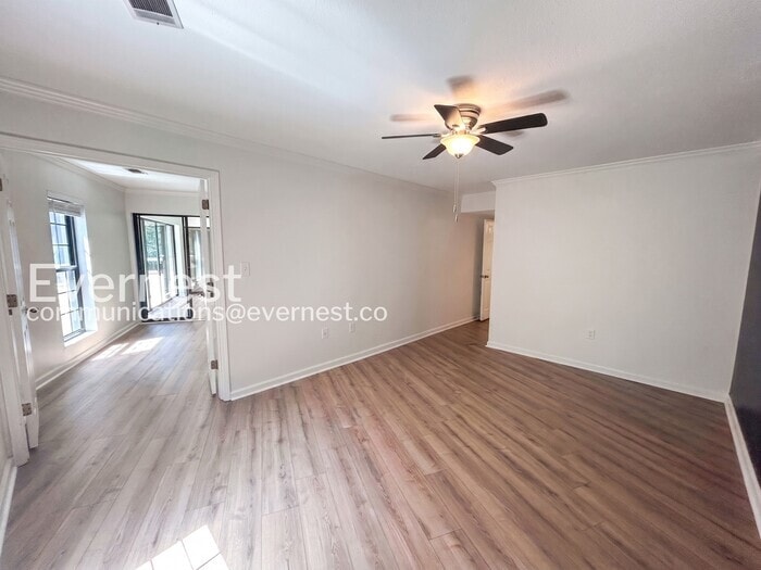 Building Photo - 25109 Plantation Dr NE