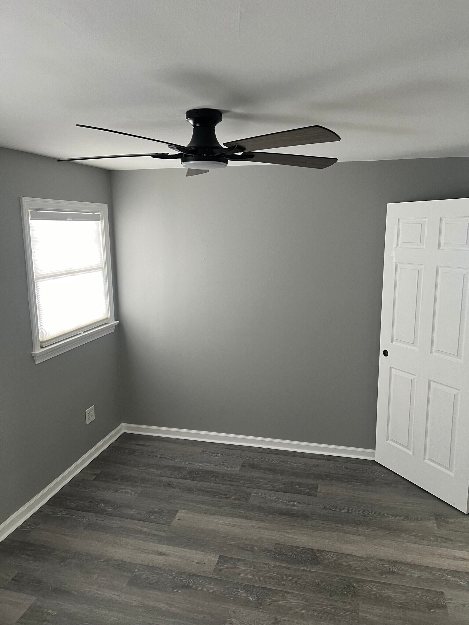 Building Photo - 5040 W Lake Rd