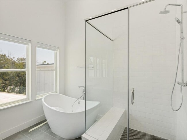 Building Photo - 2505 Bluebonnet Ln