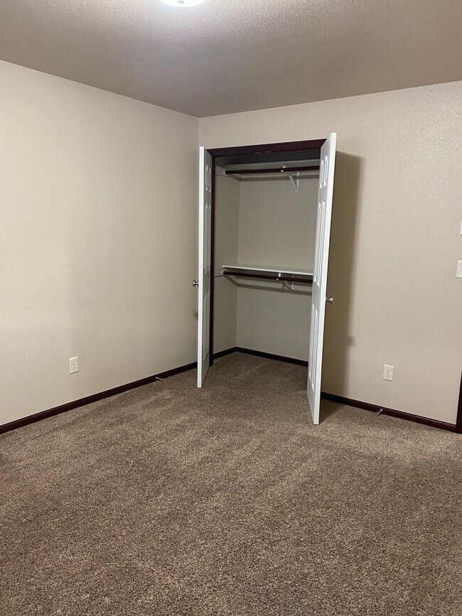 Building Photo - 332 Little Rock Ct