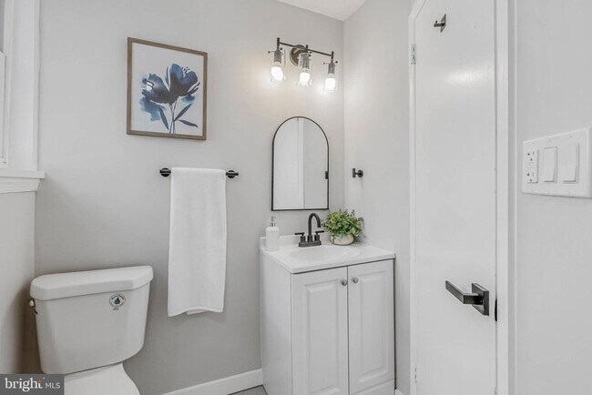 Building Photo - 2839 Winton St