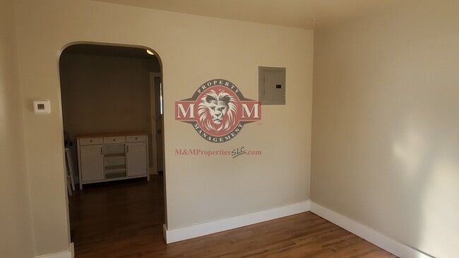 Building Photo - Cozy 1 Bd 1 Bath Remodeled Duplex