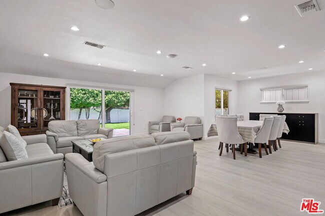 Building Photo - 12849 Tiara St