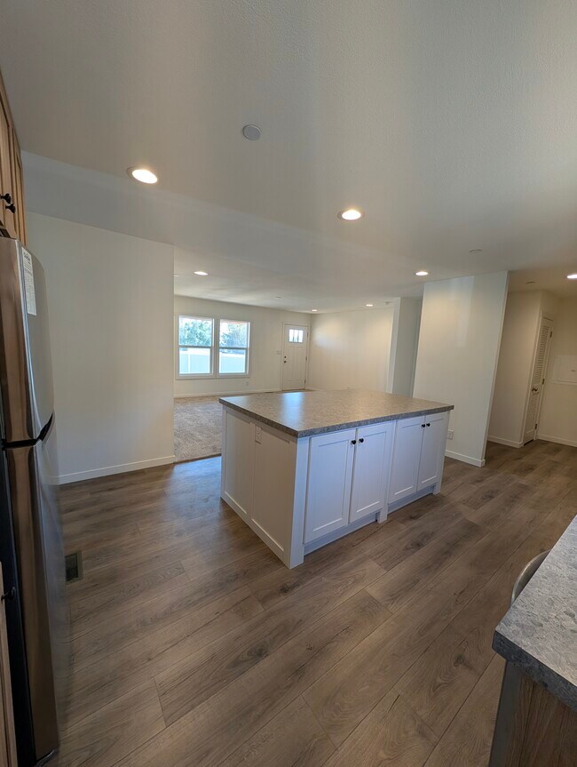 Building Photo - 25874 CA-74