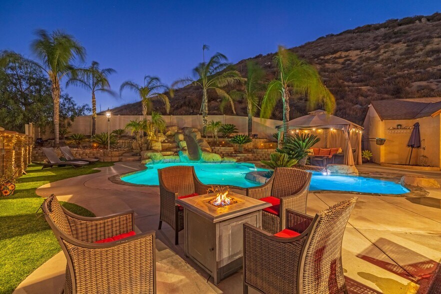 Building Photo - 27495 Linnel Ln