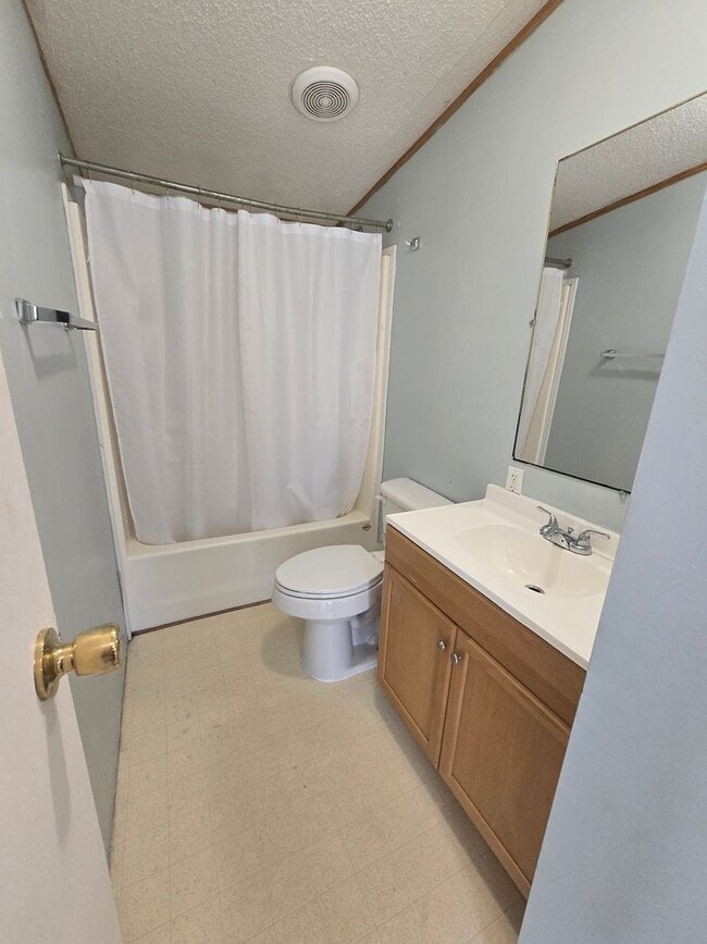Building Photo - NEW LISTING!!!!!
