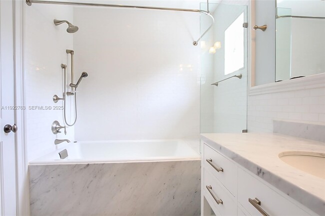 Building Photo - 1400 Alberca St