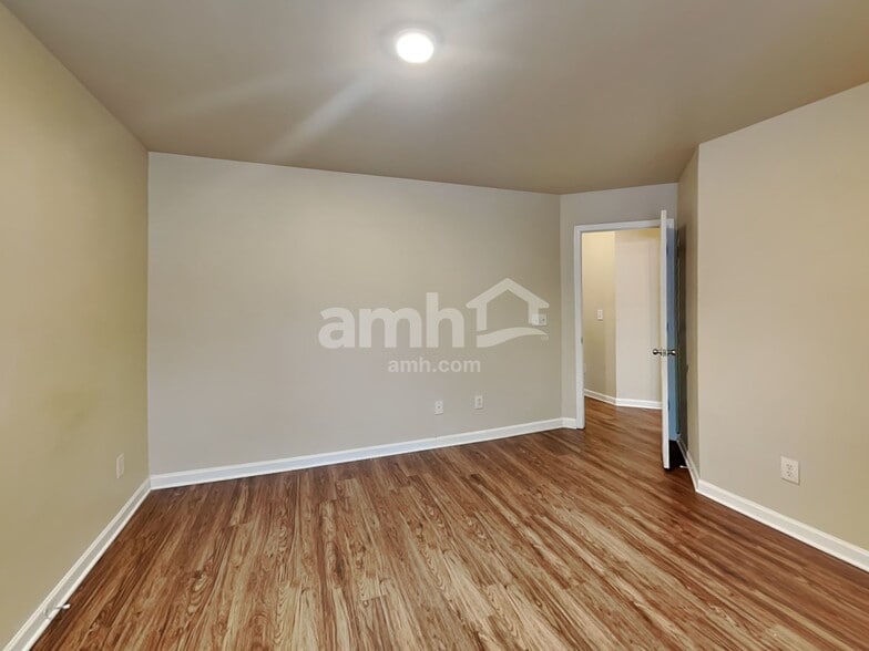 Building Photo - 5177 Rosewood Pl