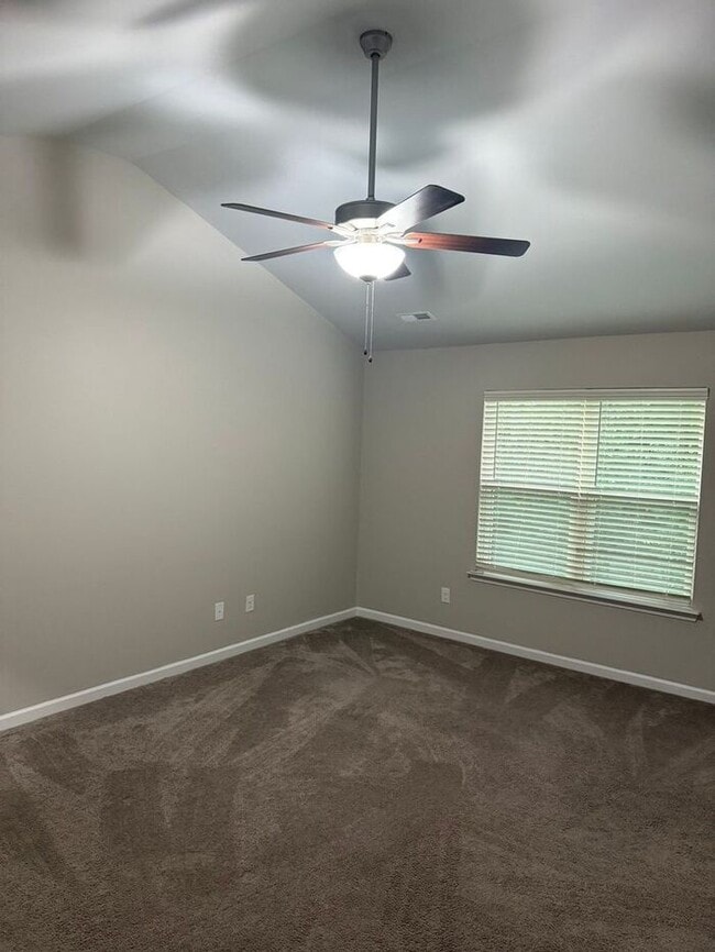 Building Photo - **Charming 3-Bedroom Home in Peaceful Stan...