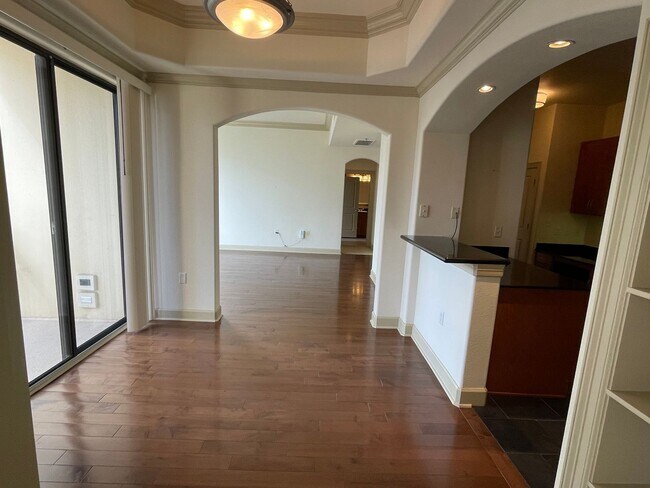 Building Photo - 2 Bedroom, 2 Bathroom Spacious Condo with Dining & Living Room within Heart of Buckhead