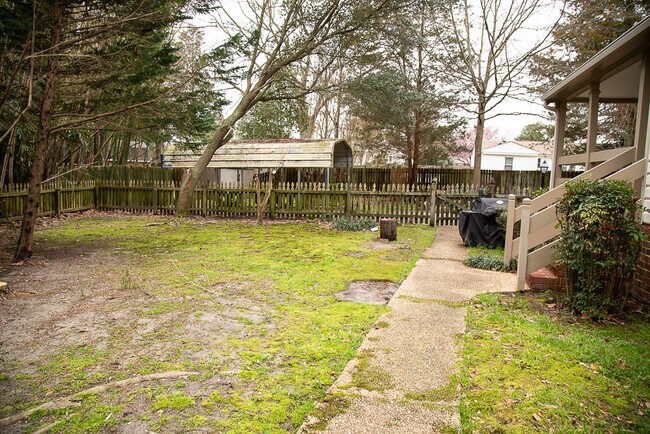 Building Photo - 1033 Hobbs Rd