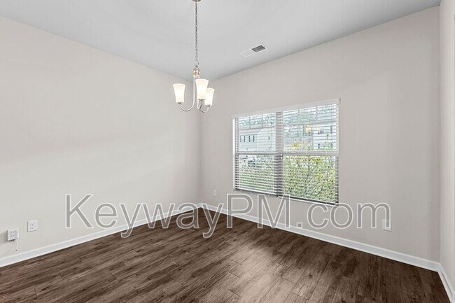 Building Photo - 5033 Vine Ln