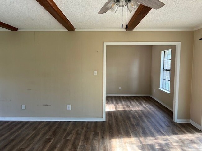 Building Photo - Brick home off Three Notch Road