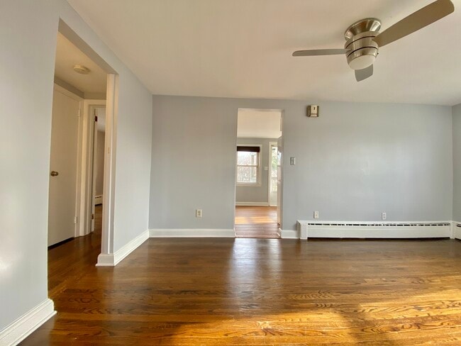 Building Photo - 446 Huntington Rd