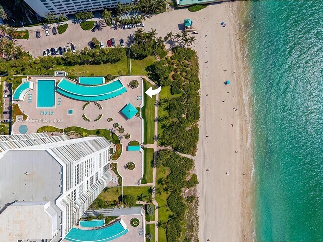 Building Photo - 16485 Collins Ave