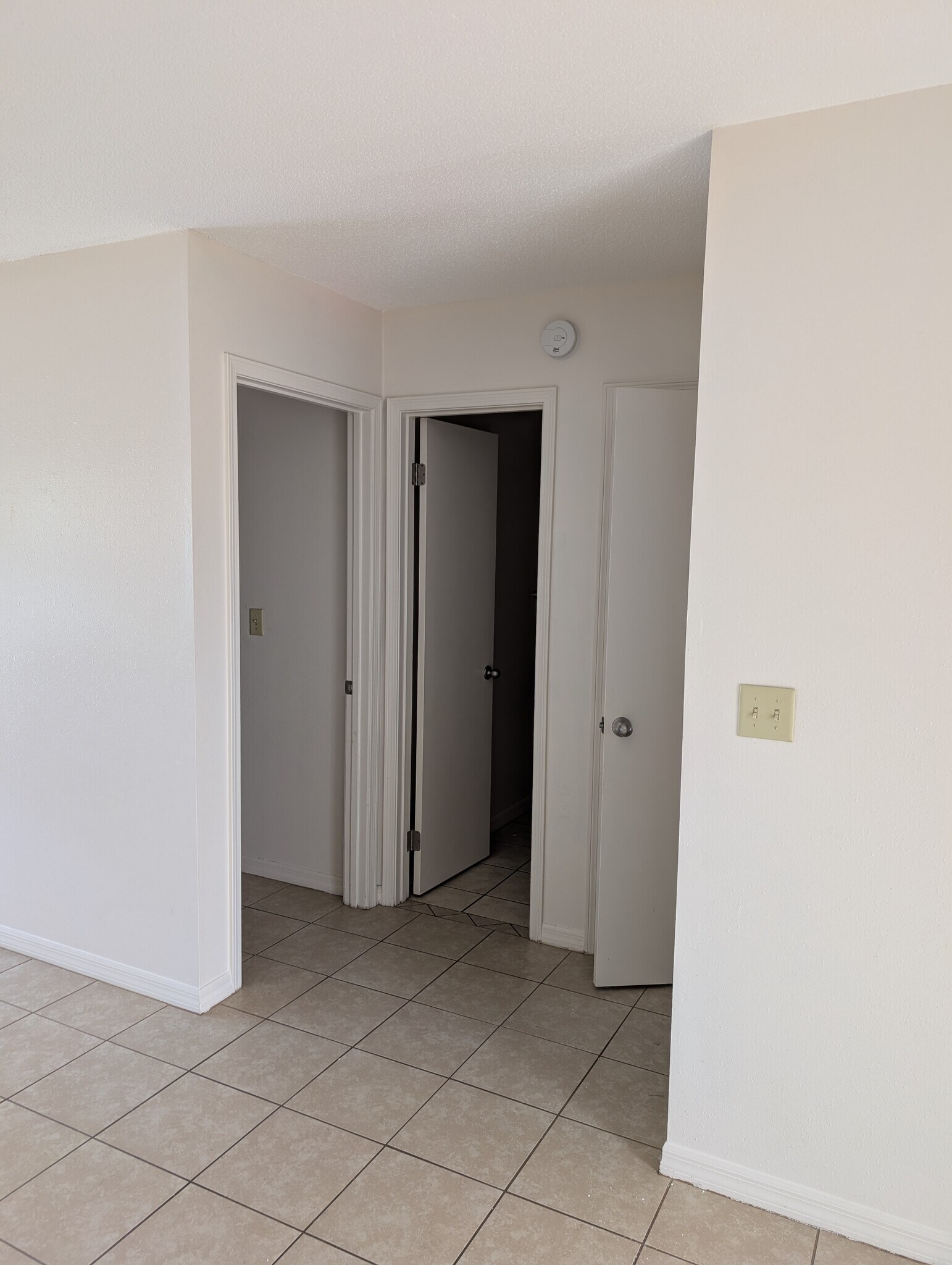 Building Photo - 371 NW Lake City Ave