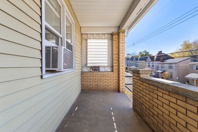 Building Photo - Bright 2 Bedroom Apartment in Duquesne Heights – Minutes from Mount Washington Overlook!