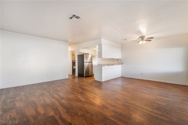 Building Photo - 1611 E Harmon Ave